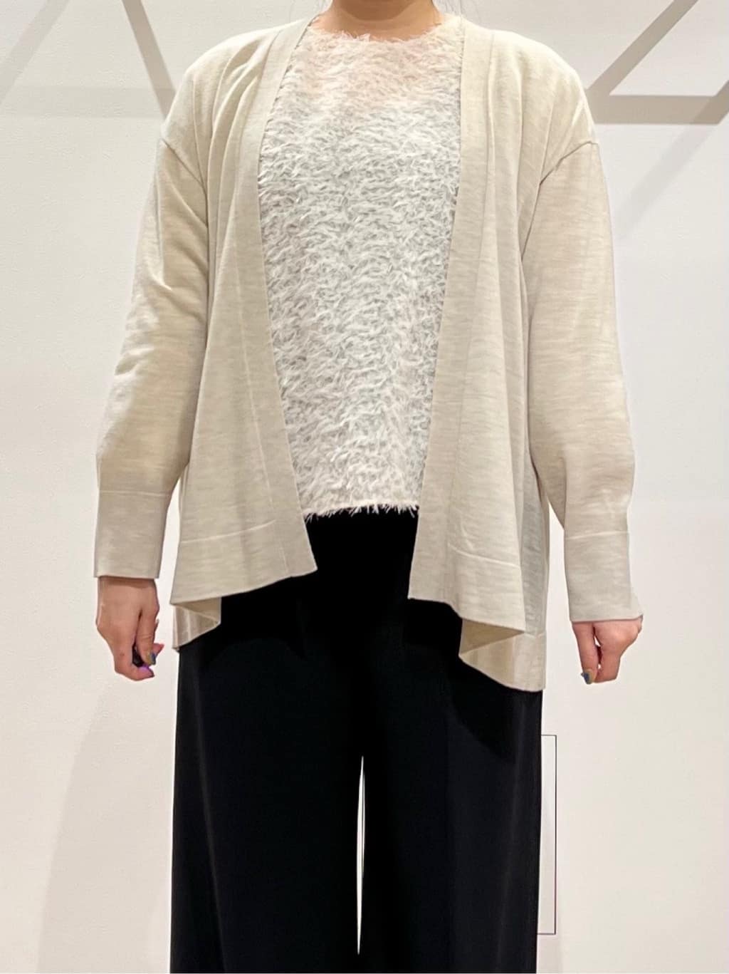 TOMOMIさんの「UNTITLED｜【アンサンブル可/洗える/ボタンなし】シルクウールカシミヤ 着流しカーディガン」を使ったコーディネート