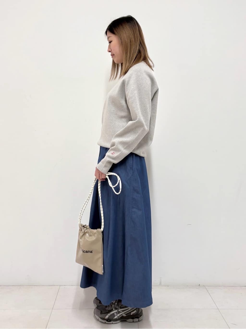 Nishijimaさんの「DRESSTERIOR｜【接触冷感/吸水速乾】クールタッチ デニムライク タックスカート」を使ったコーディネート