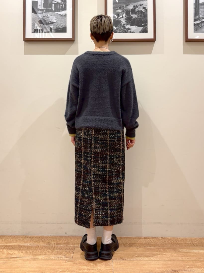 Ayumiさんの「SHOO･LA･RUE｜大人きらめく ふわふわパール調ニット」を使ったコーディネート