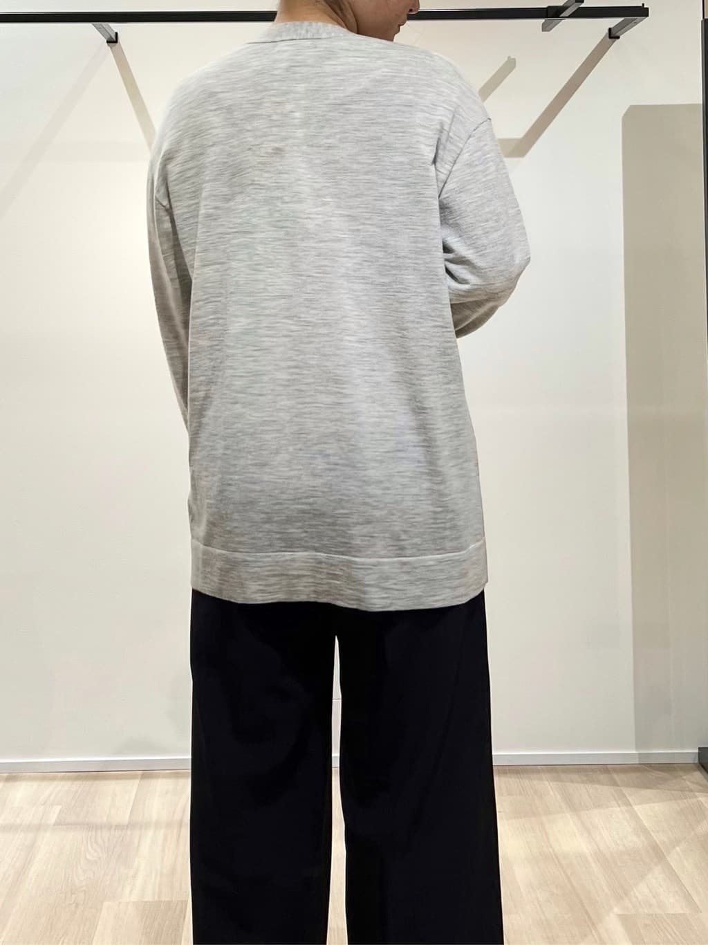 TOMOMIさんの「UNTITLED｜【アンサンブル可/洗える/ボタンなし】シルクウールカシミヤ 着流しカーディガン」を使ったコーディネート