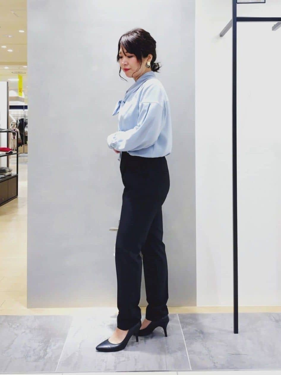 TOMOMIさんの「INDIVI｜【洗える】ジョーゼットボウタイブラウス」を使ったコーディネート