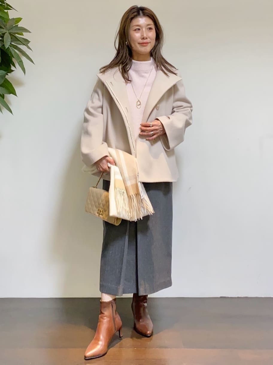 tomoさんの「UNTITLED｜【着回しが効く／オンオフアウター】ウールショートコート」を使ったコーディネート