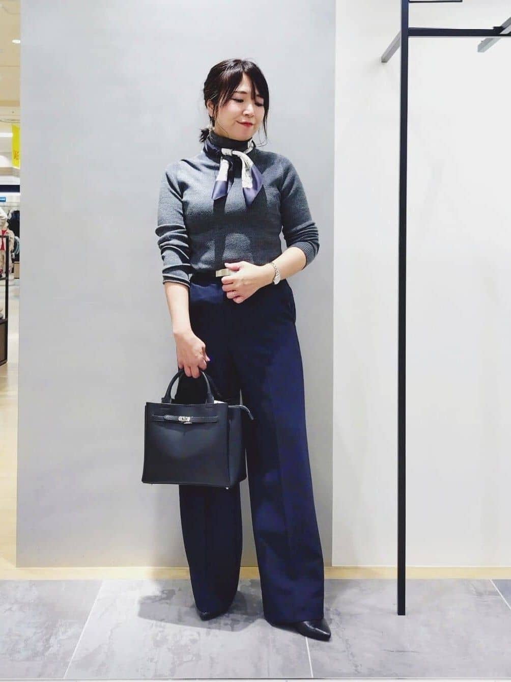 TOMOMIさんの「INDIVI｜【洗える／毛玉になりにくい】エクストラファインウール リブタートルニット」を使ったコーディネート