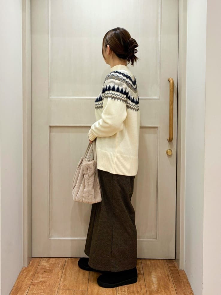 kawaさんの「SHOO･LA･RUE｜【洗濯機可/S-LL】配色が大人かわいい　フェアアイル柄求心ニット」を使ったコーディネート