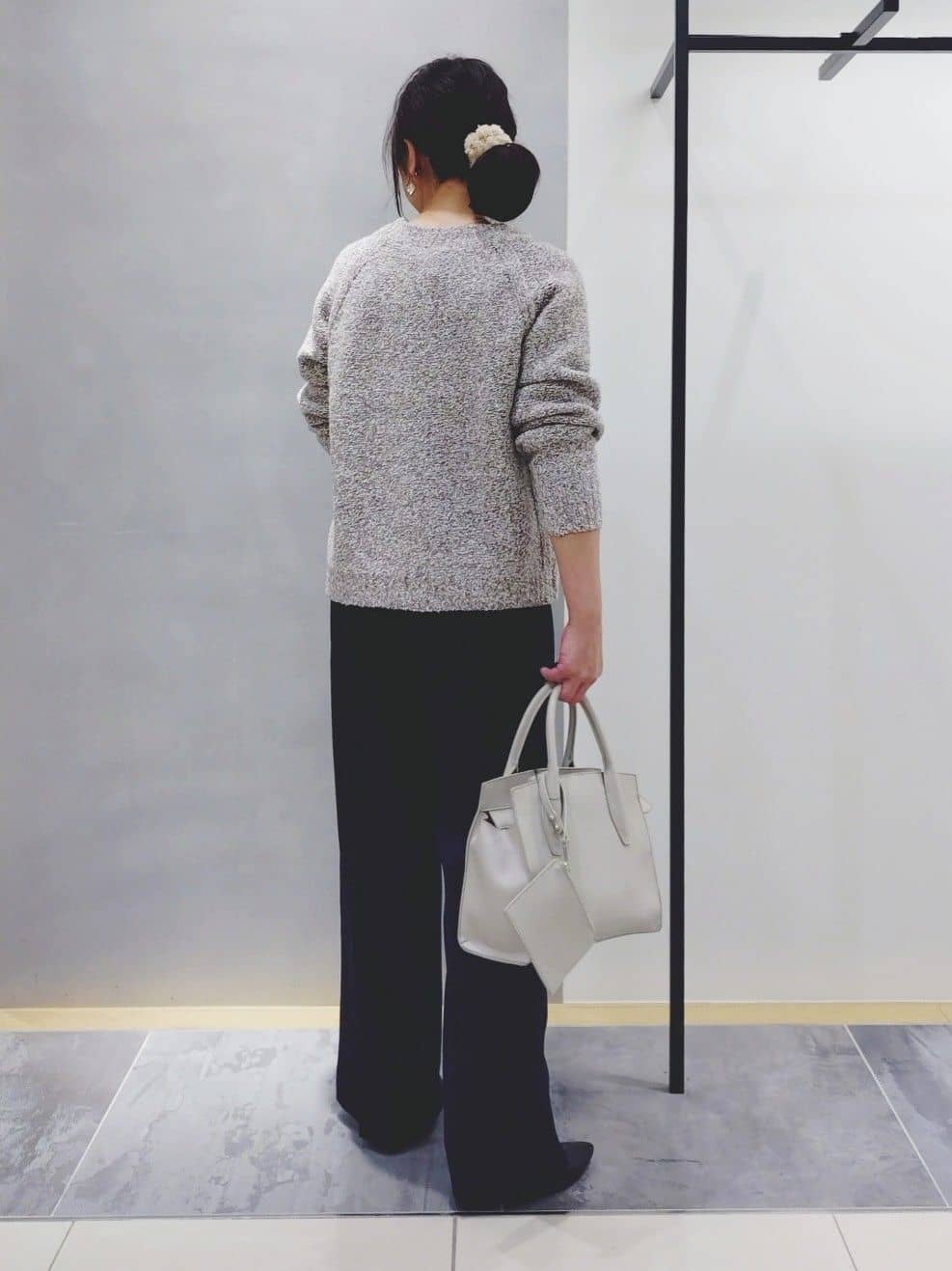 TOMOMIさんの「INDIVI｜【褒められパンツ/ウール調素材】ラメ混ワイドパンツ」を使ったコーディネート