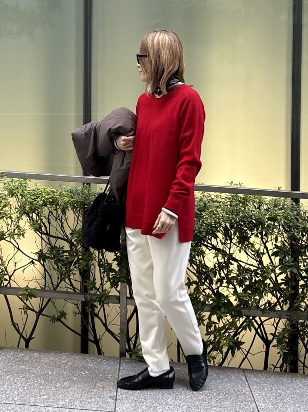 kotakiさんの「INDIVI｜【洗える／チュニック丈／カシミヤ混】スリットデザインVネックニット」を使ったコーディネート