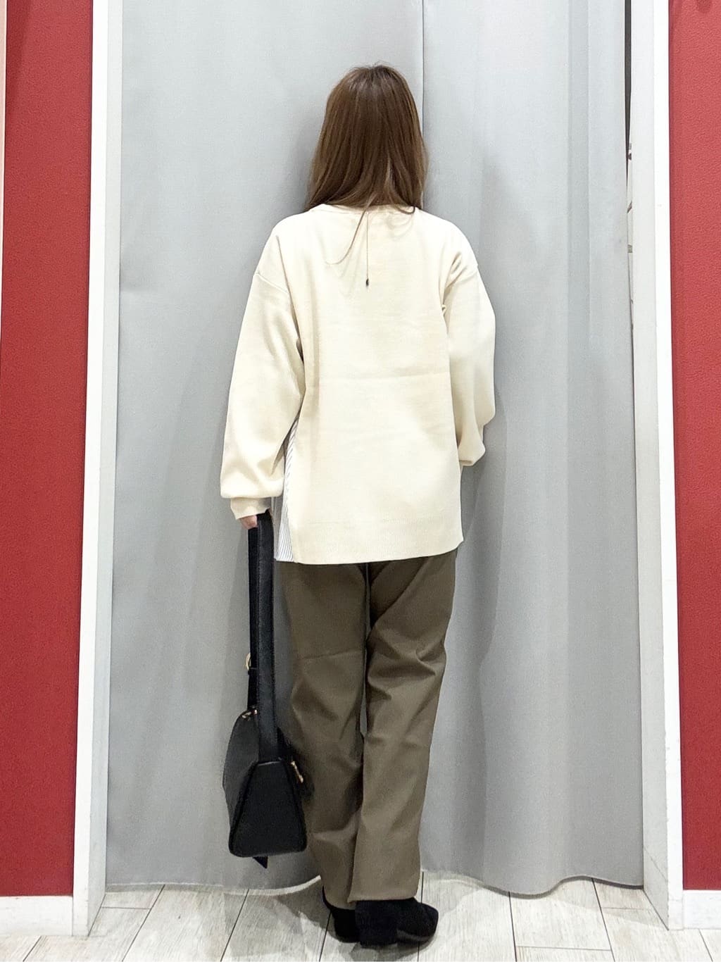 shioさんの「SHOO･LA･RUE｜【洗濯機可/S-LL/体型カバー】横姿もきれい見え スポンディッシュ Aライントップス」を使ったコーディネート