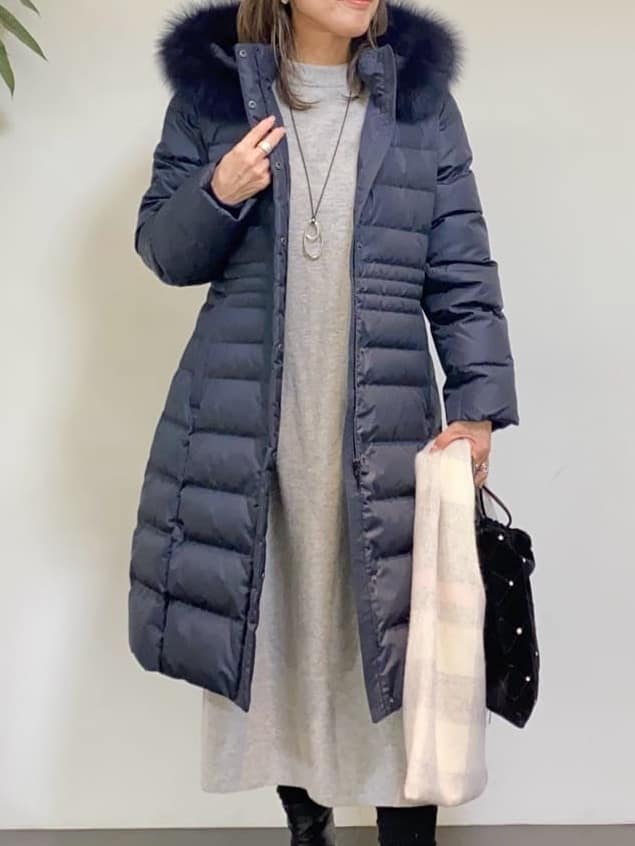 tomoさんの「UNTITLED｜【ロング丈/ゆったりシルエット】テントライン ニットワンピース」を使ったコーディネート
