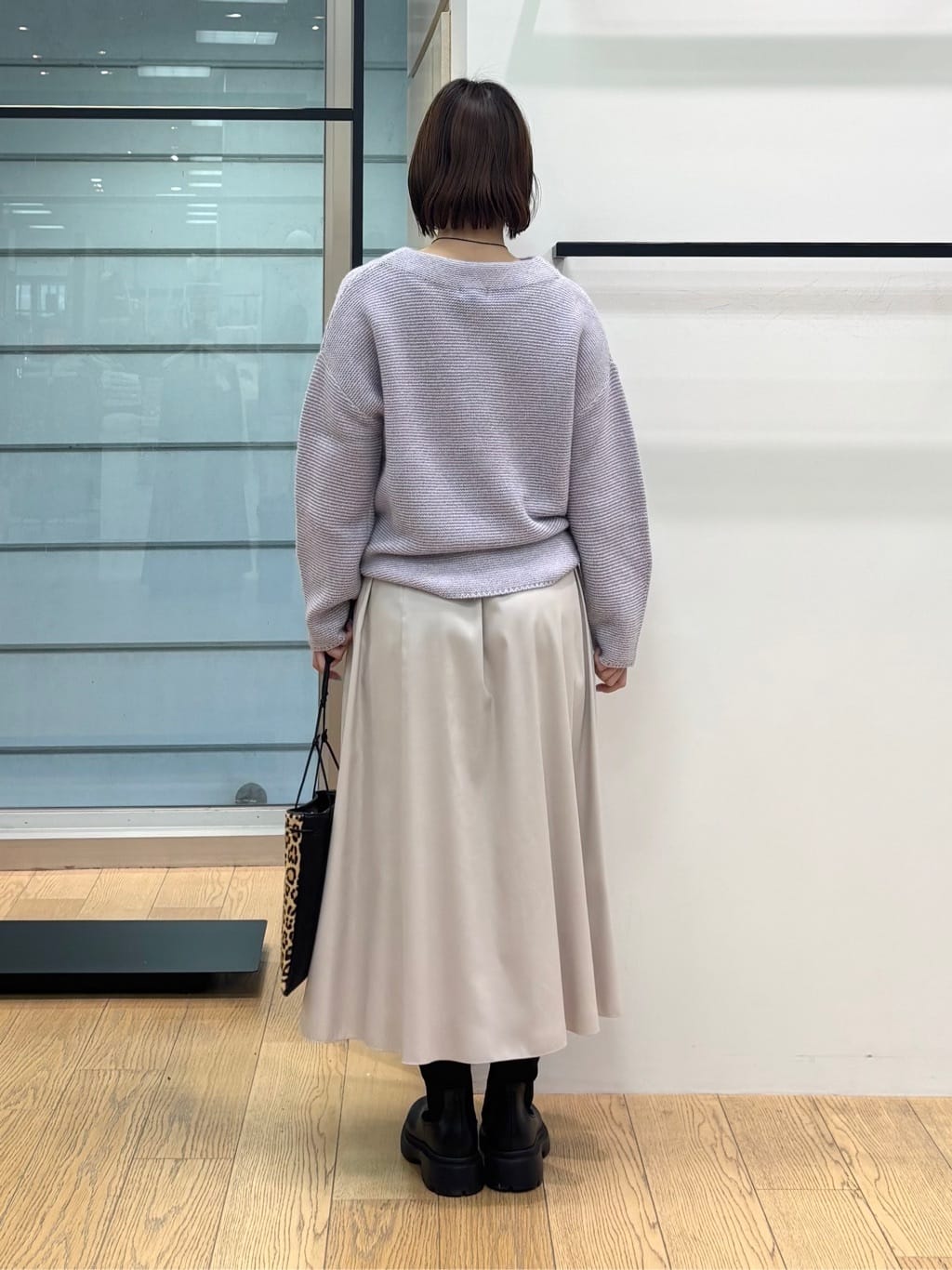 asamiさんの「INDIVI｜レザー調ギャザースカート」を使ったコーディネート