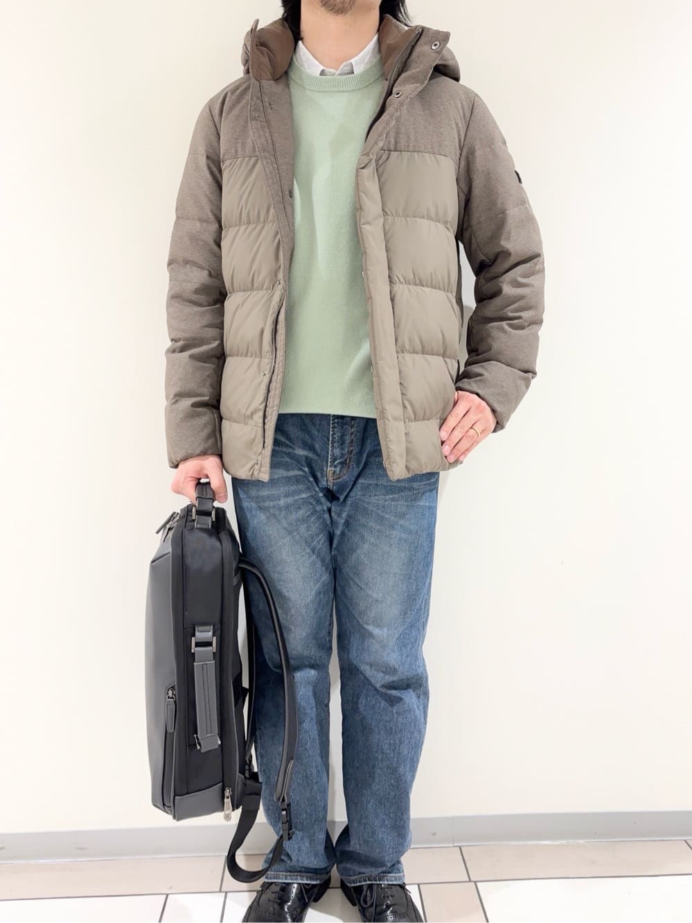 及川さんの「TAKEO KIKUCHI｜カラーコンビ ダウンブルゾン」を使ったコーディネート