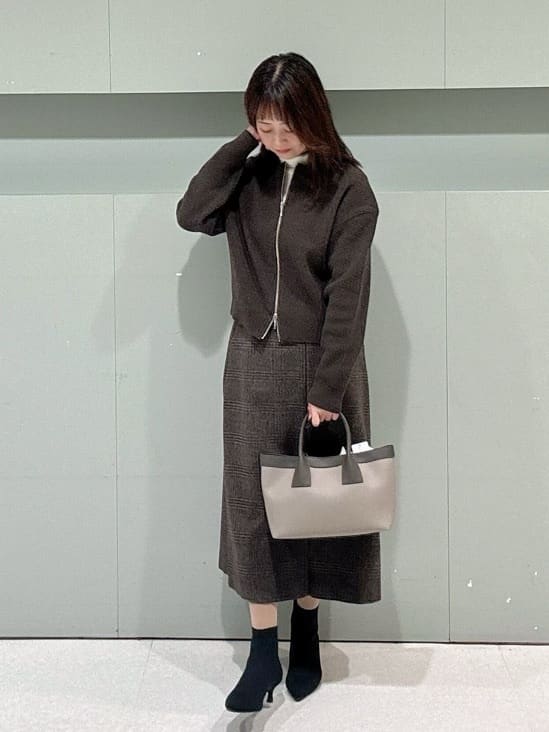 makiさんの「UNTITLED｜【はっ水機能/フード取り外し可】ミディダウンコート」を使ったコーディネート
