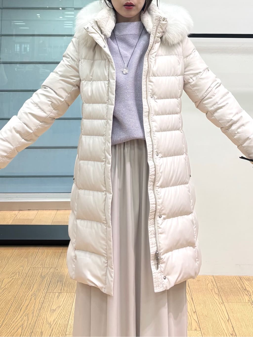 asamiさんの「INDIVI｜レザー調ギャザースカート」を使ったコーディネート
