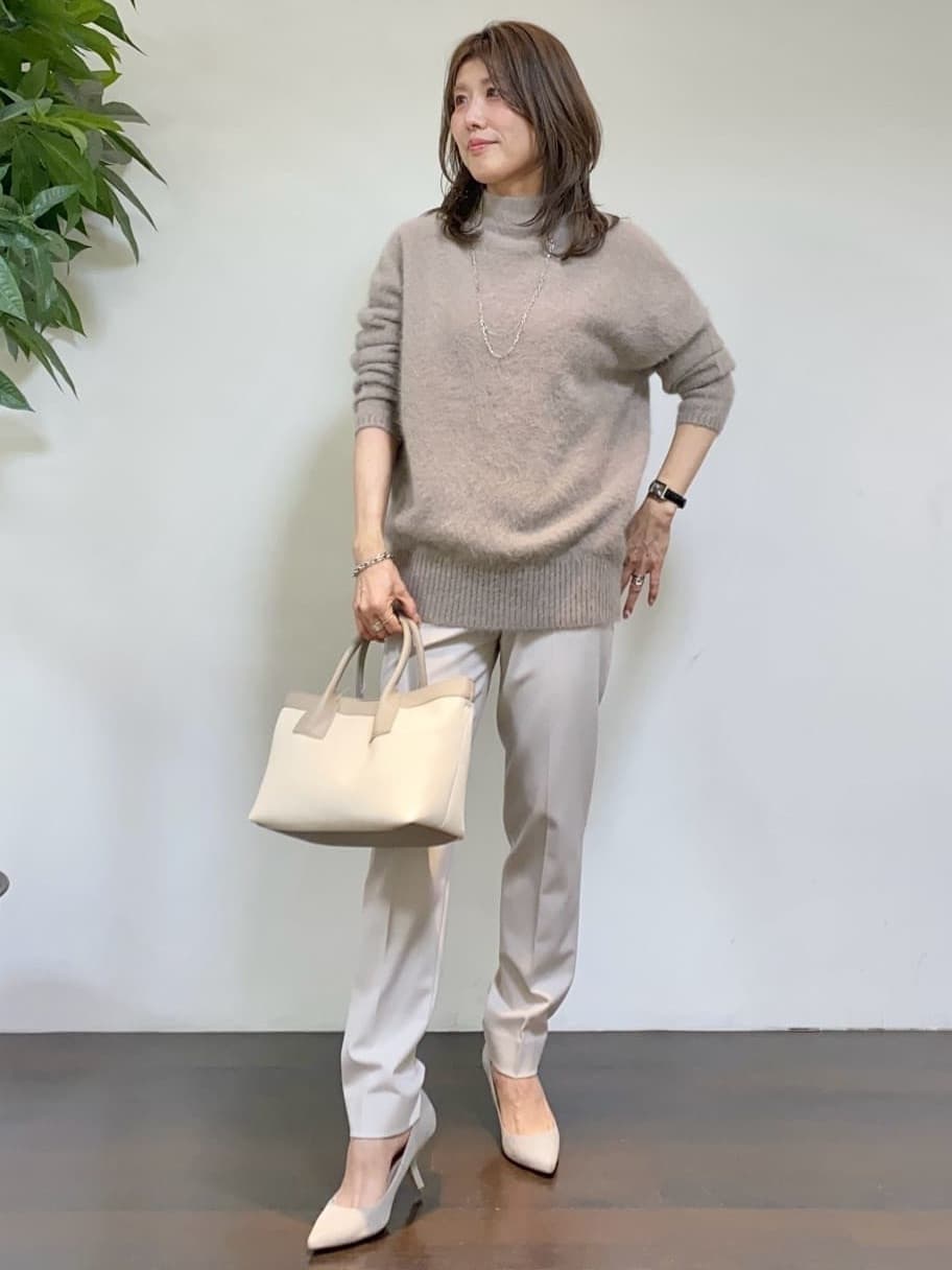 tomoさんの「UNTITLED｜【大人な品格/ふわふわニット】フォックスカシミヤ コクーンニット」を使ったコーディネート