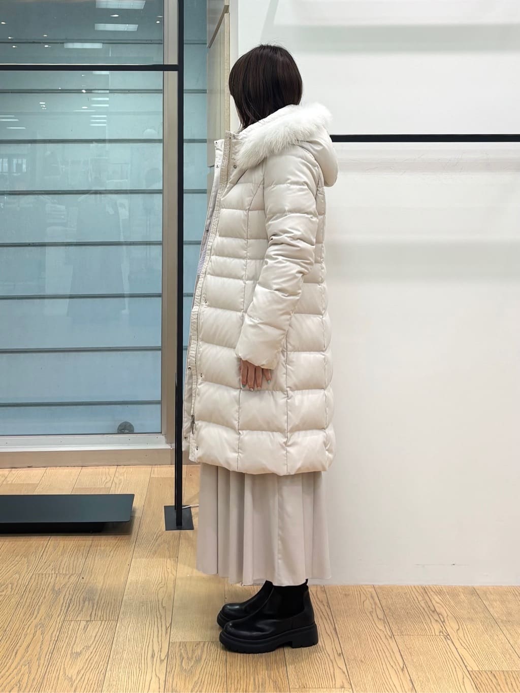 asamiさんの「INDIVI｜レザー調ギャザースカート」を使ったコーディネート