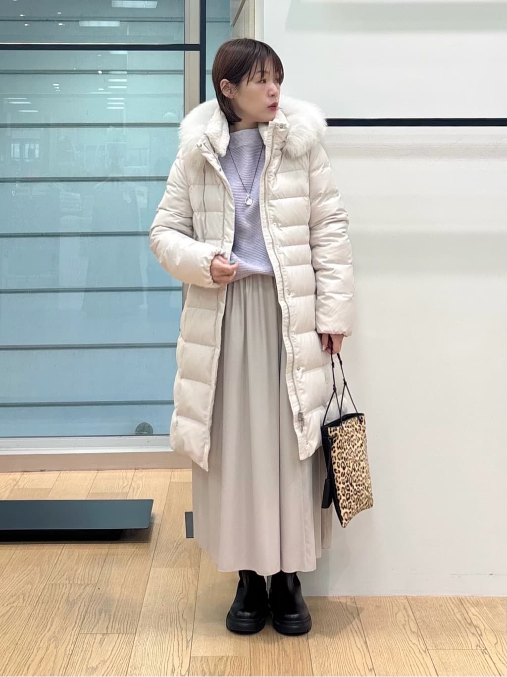 asamiさんの「INDIVI｜レザー調ギャザースカート」を使ったコーディネート