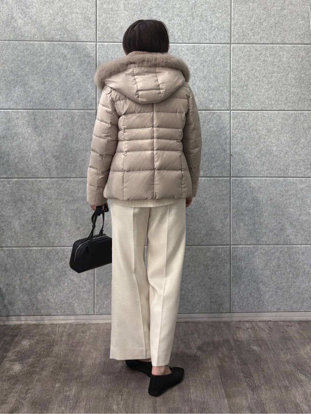 yuriさんの「INDIVI｜【名品／撥水／抗菌防臭】ショート丈リサイクルダウンコート」を使ったコーディネート