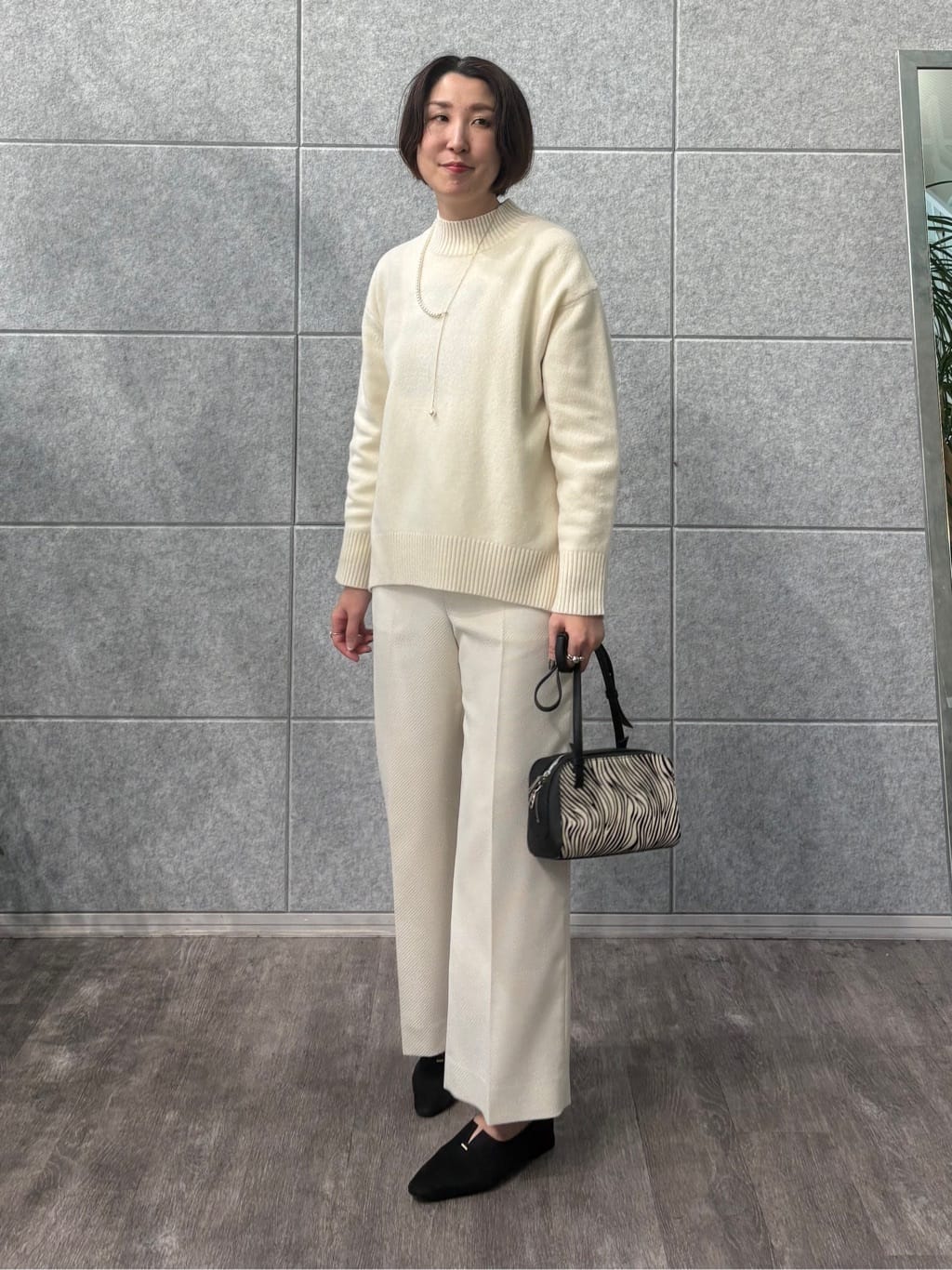 yuriさんの「INDIVI｜【名品／撥水／抗菌防臭】ショート丈リサイクルダウンコート」を使ったコーディネート