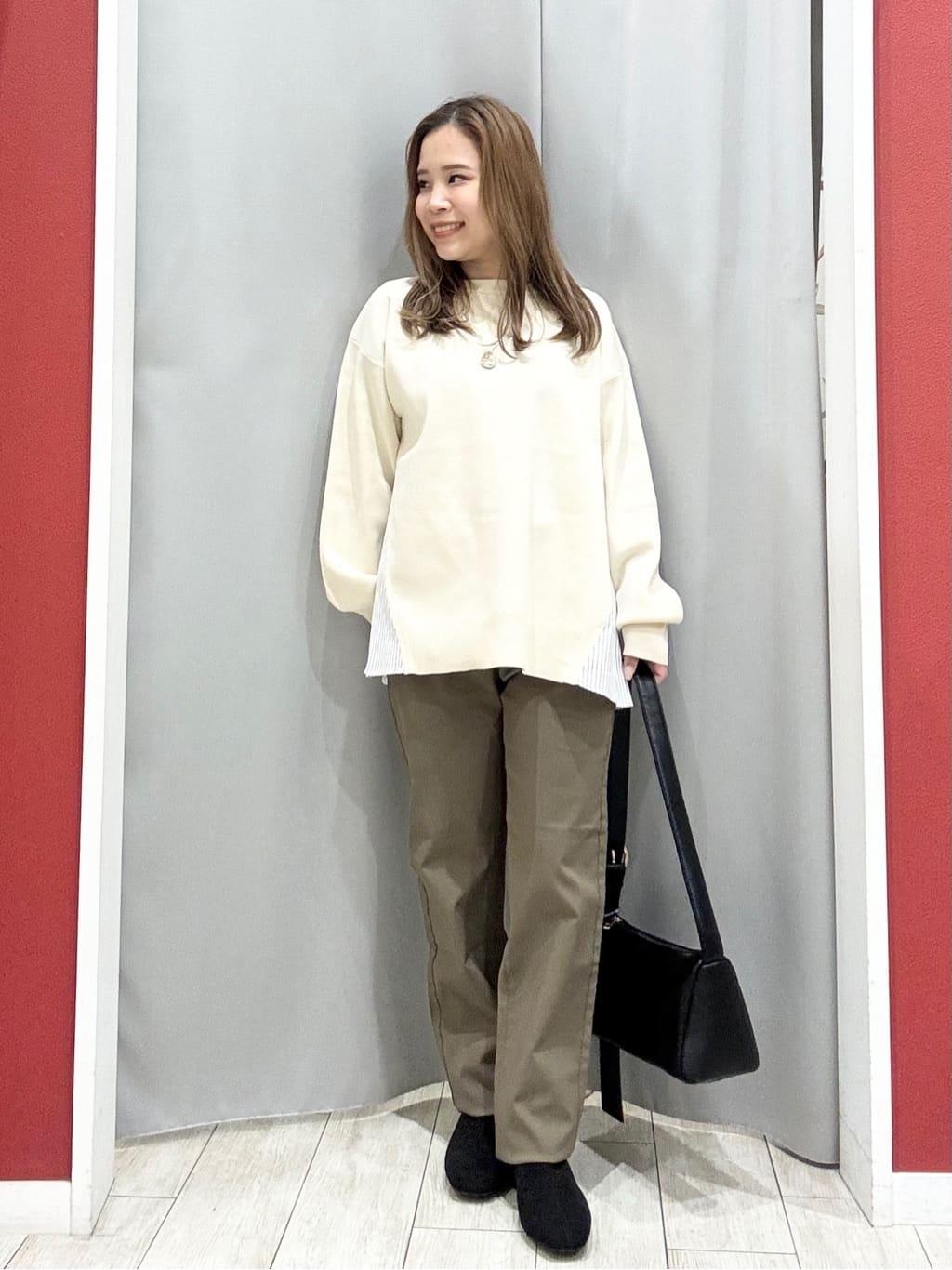 shioさんの「SHOO･LA･RUE｜【洗濯機可/S-LL/体型カバー】横姿もきれい見え スポンディッシュ Aライントップス」を使ったコーディネート