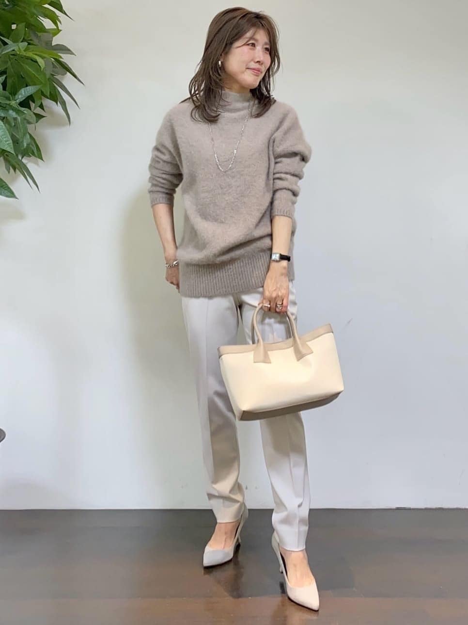 tomoさんの「UNTITLED｜【大人な品格/ふわふわニット】フォックスカシミヤ コクーンニット」を使ったコーディネート