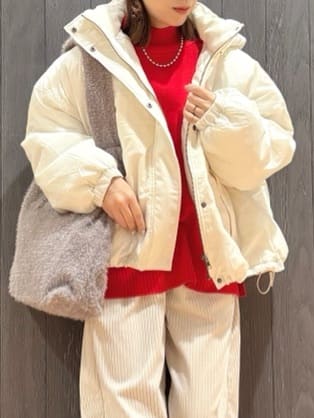 meiさんの「SHOO･LA･RUE｜【撥水/あったか】たっぷり着られる 中綿モンスターショートコート」を使ったコーディネート