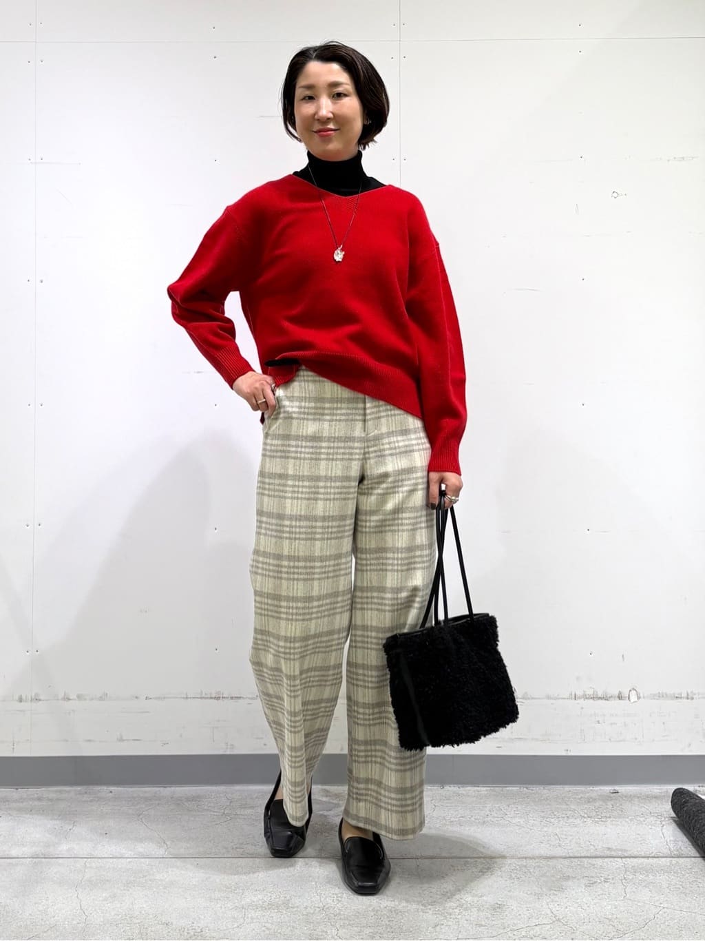 yuriさんの「INDIVI｜【洗える／毛玉になりにくい】エクストラファインウール リブタートルニット」を使ったコーディネート