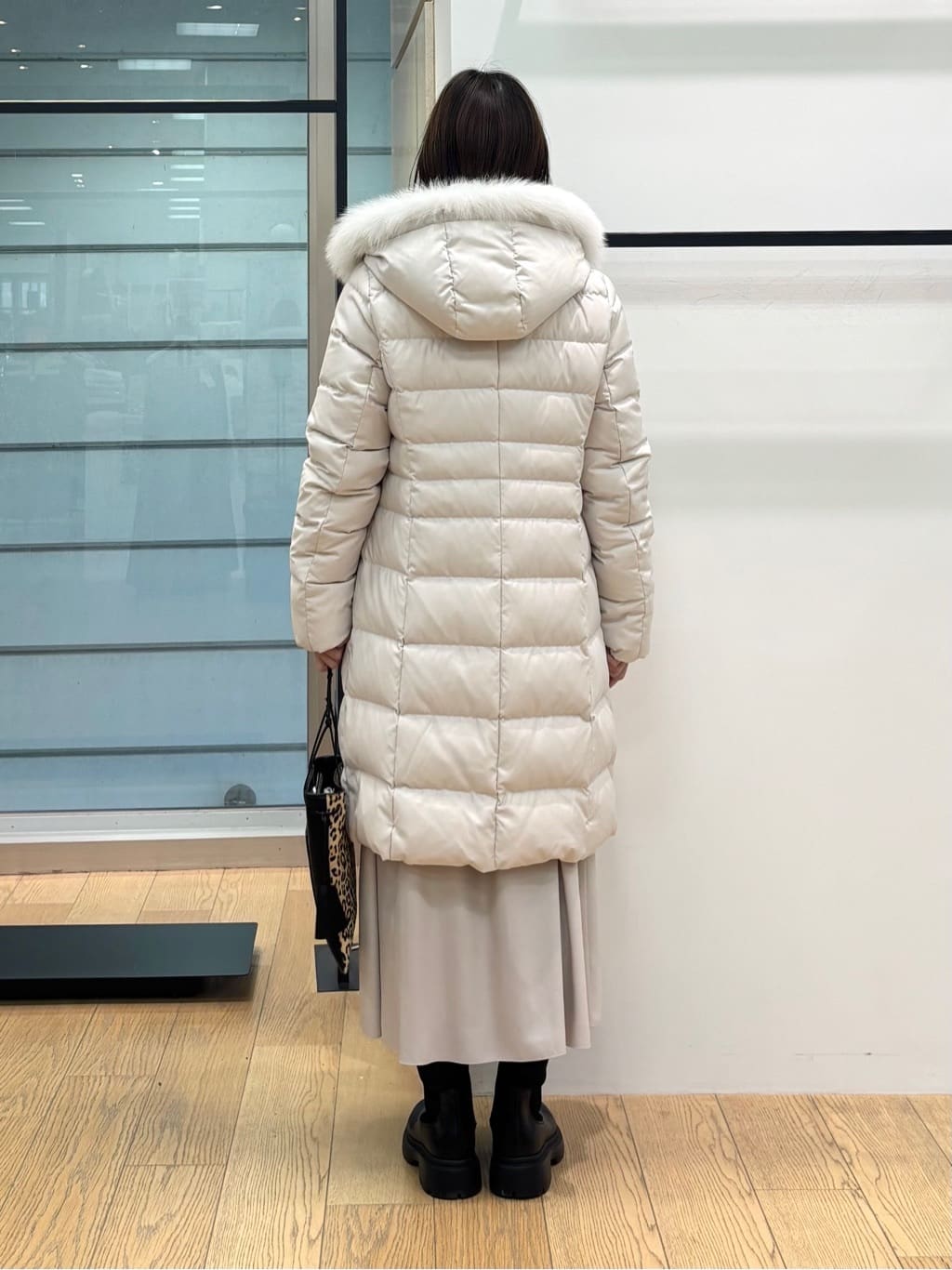 asamiさんの「INDIVI｜レザー調ギャザースカート」を使ったコーディネート