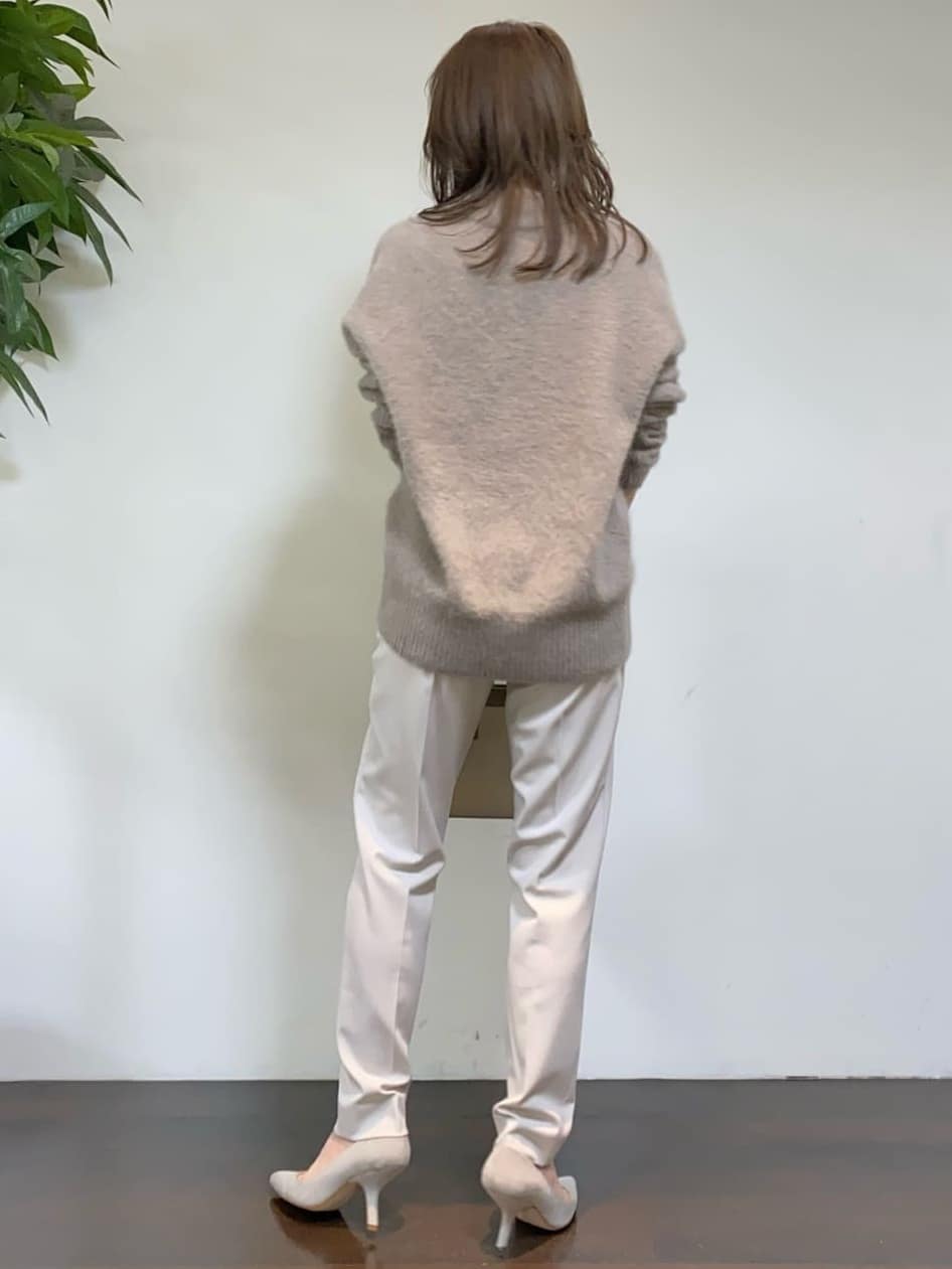 tomoさんの「UNTITLED｜【大人な品格/ふわふわニット】フォックスカシミヤ コクーンニット」を使ったコーディネート