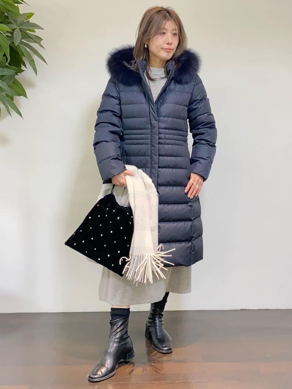 tomoさんの「UNTITLED｜【ロング丈/ゆったりシルエット】テントライン ニットワンピース」を使ったコーディネート
