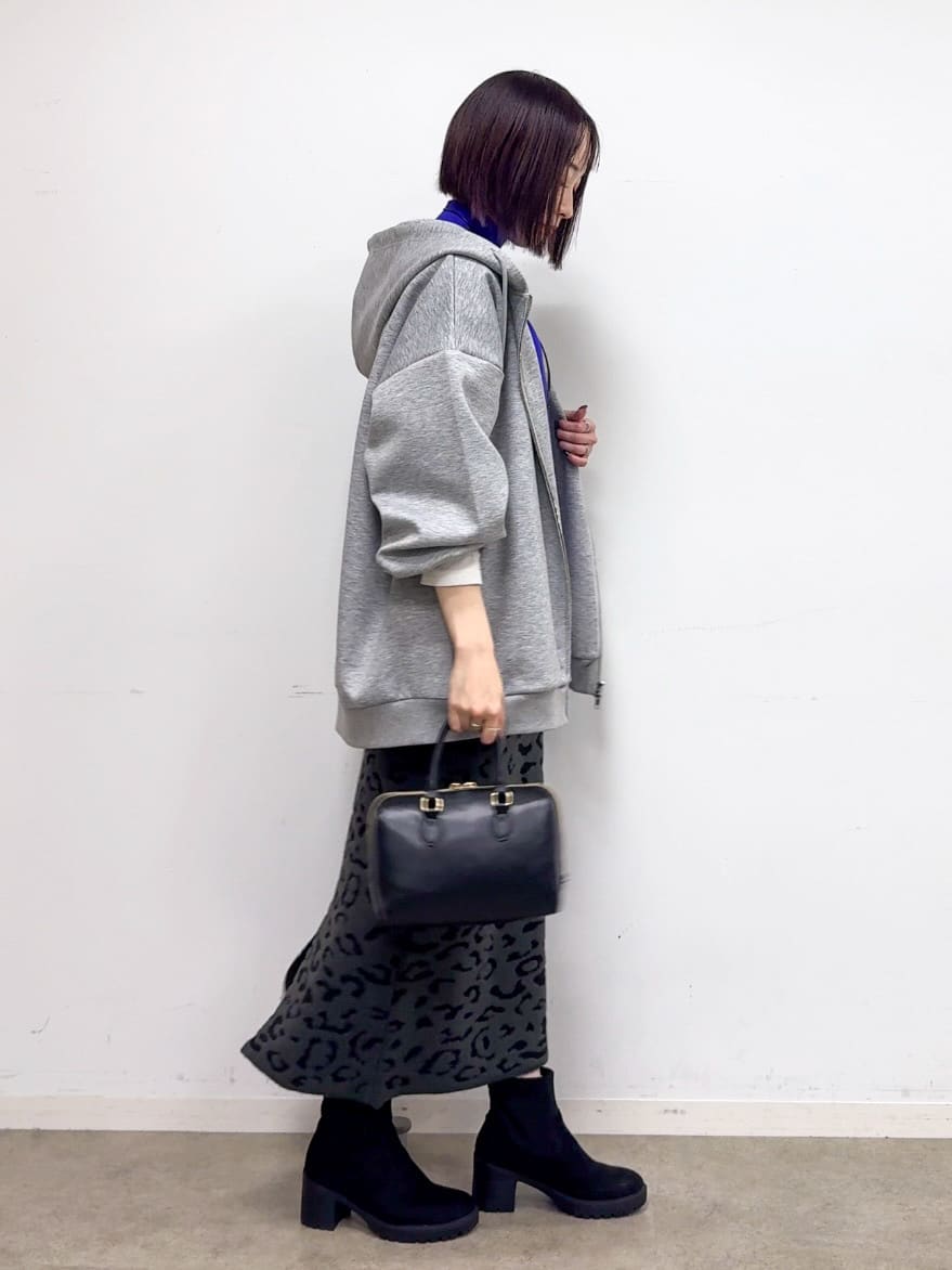 𝐜𝐡𝐢𝐤𝐚さんの「SHOO･LA･RUE｜【2点セット/洗濯機可/S-LL】着回しがきく もちもちハイネックニット+裾シャツインナー」を使ったコーディネート