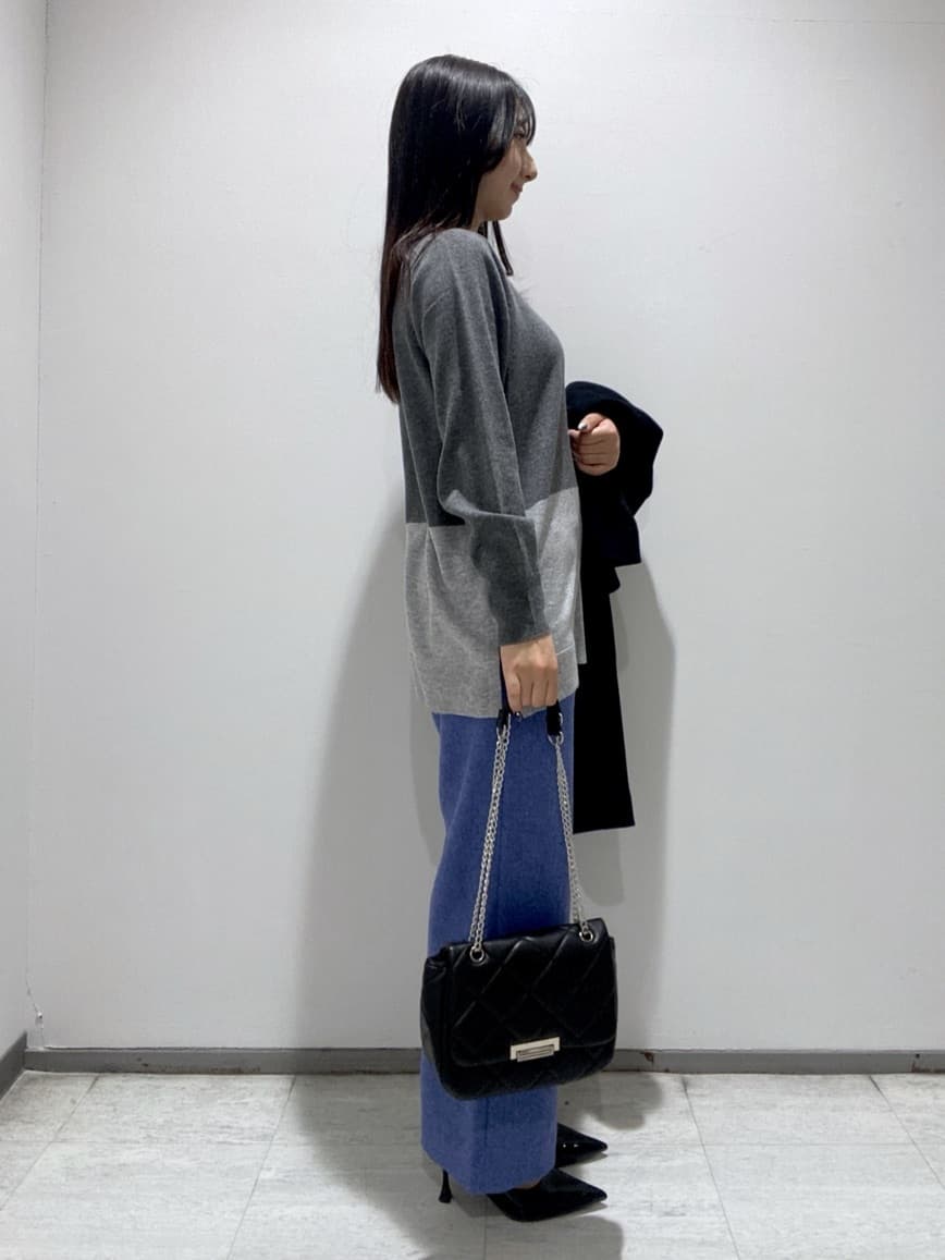 meiさんの「INDIVI｜【洗える／チュニック丈／カシミヤ混】スリットデザインVネックニット」を使ったコーディネート