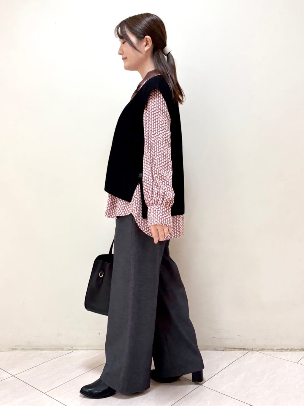 mikiさんの「Reflect｜【レイヤードに◎】ボウタイプリントブラウス」を使ったコーディネート