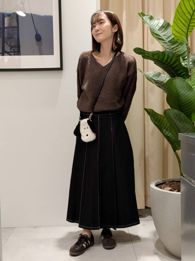 なめさんの「THE SHOP TK｜シーズンレスで使える デニムタックスカート/洗える」を使ったコーディネート