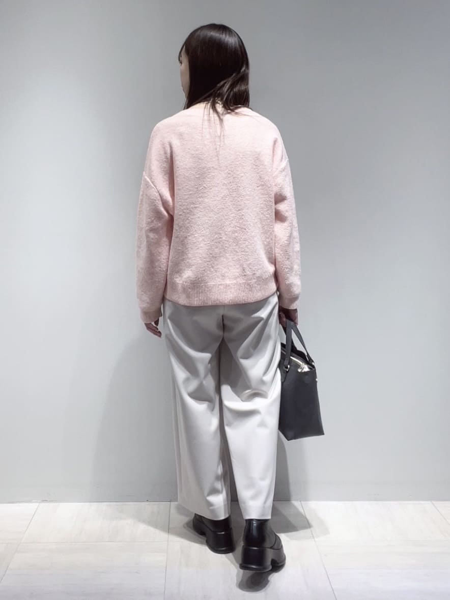 yukaさんの「Reflect｜【選べる5色／ゆったりシルエット】Vネックスパンコールニット」を使ったコーディネート