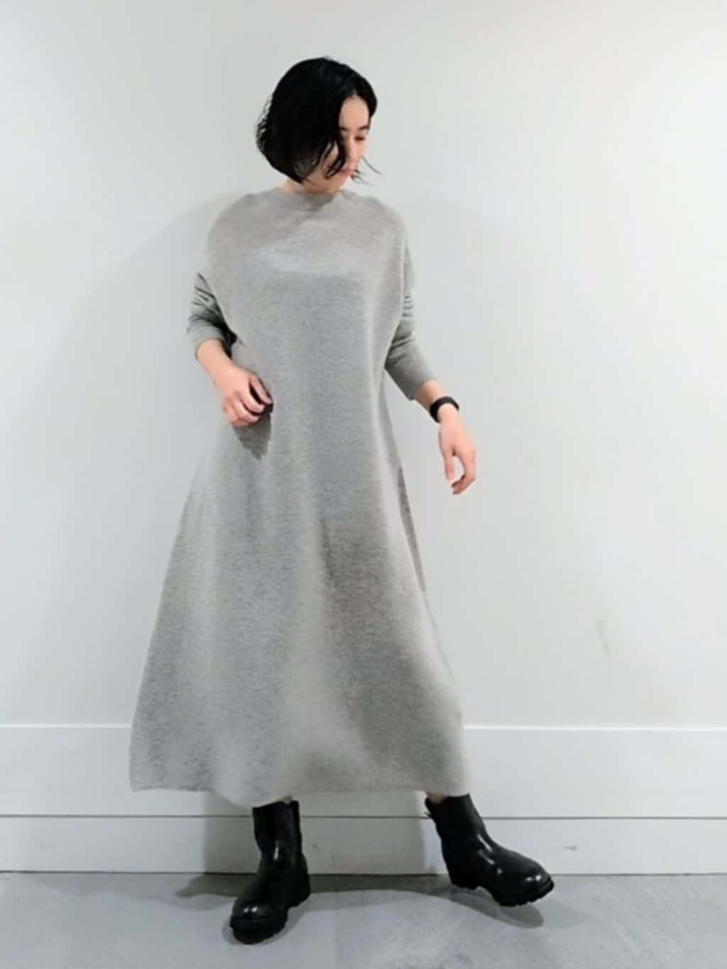 ミズタさんの「UNTITLED｜【ロング丈/ゆったりシルエット】テントライン ニットワンピース」を使ったコーディネート