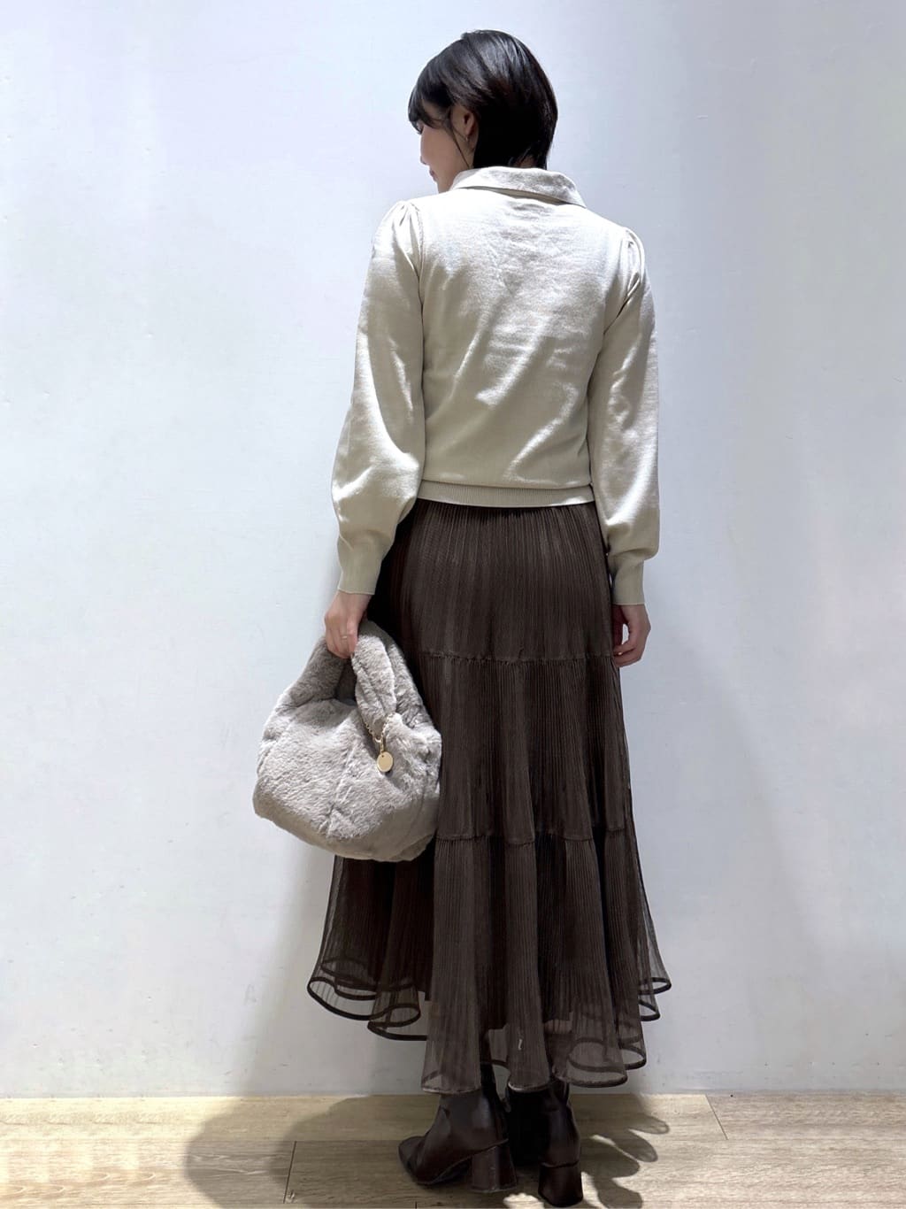 mizukiさんの「index｜ゴールドパーツ付きボウタイニット【洗濯機OK】《10col／XS～LL》」を使ったコーディネート