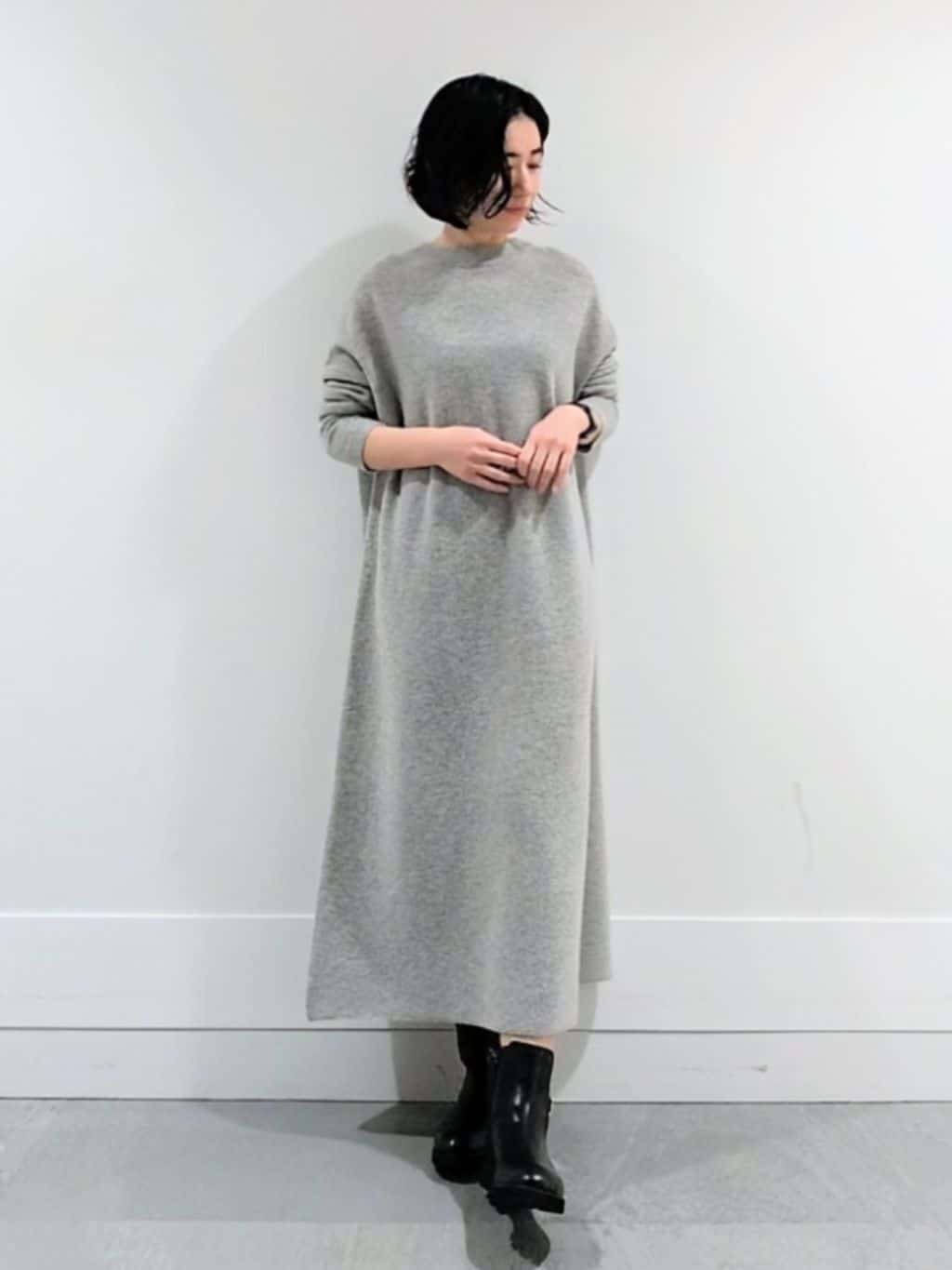 ミズタさんの「UNTITLED｜【ロング丈/ゆったりシルエット】テントライン ニットワンピース」を使ったコーディネート
