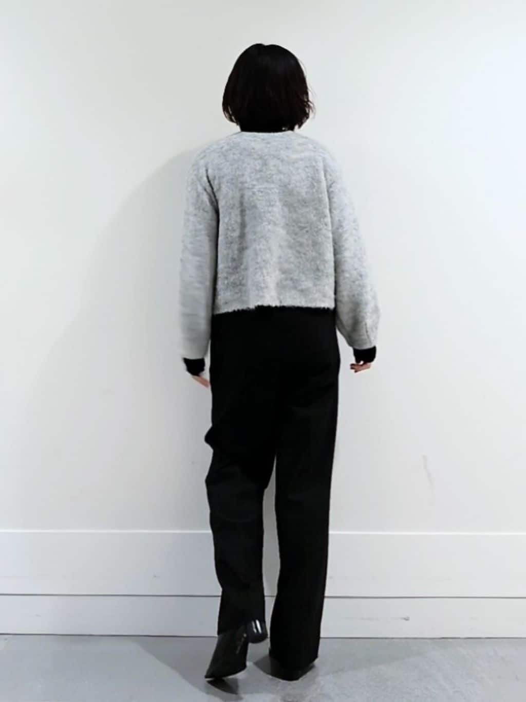 ミズタさんの「UNTITLED｜【ジャケット風/メタルボタン】アルパカ混シャギーカーディガン」を使ったコーディネート