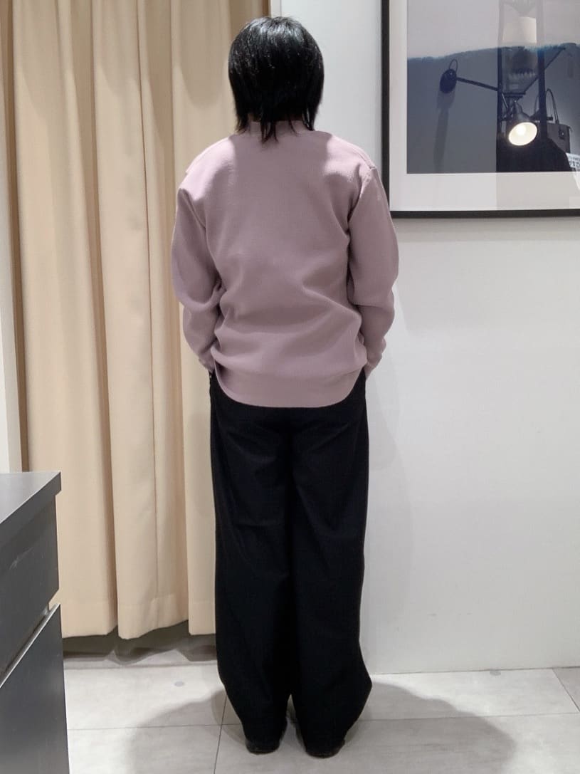 坂。さんの「THE SHOP TK｜【季節の変わり目に最適】ニットカーディガン ドライタッチ／軽量」を使ったコーディネート