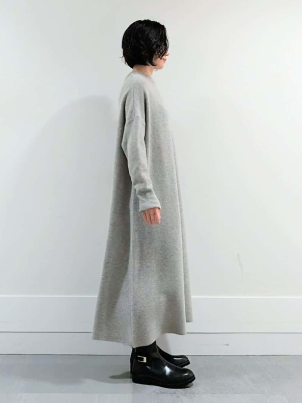 ミズタさんの「UNTITLED｜【ロング丈/ゆったりシルエット】テントライン ニットワンピース」を使ったコーディネート