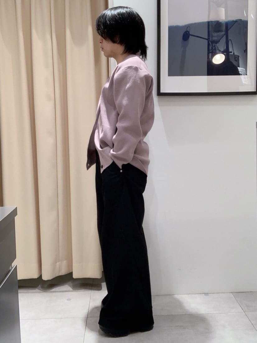 坂。さんの「THE SHOP TK｜【季節の変わり目に最適】ニットカーディガン ドライタッチ／軽量」を使ったコーディネート