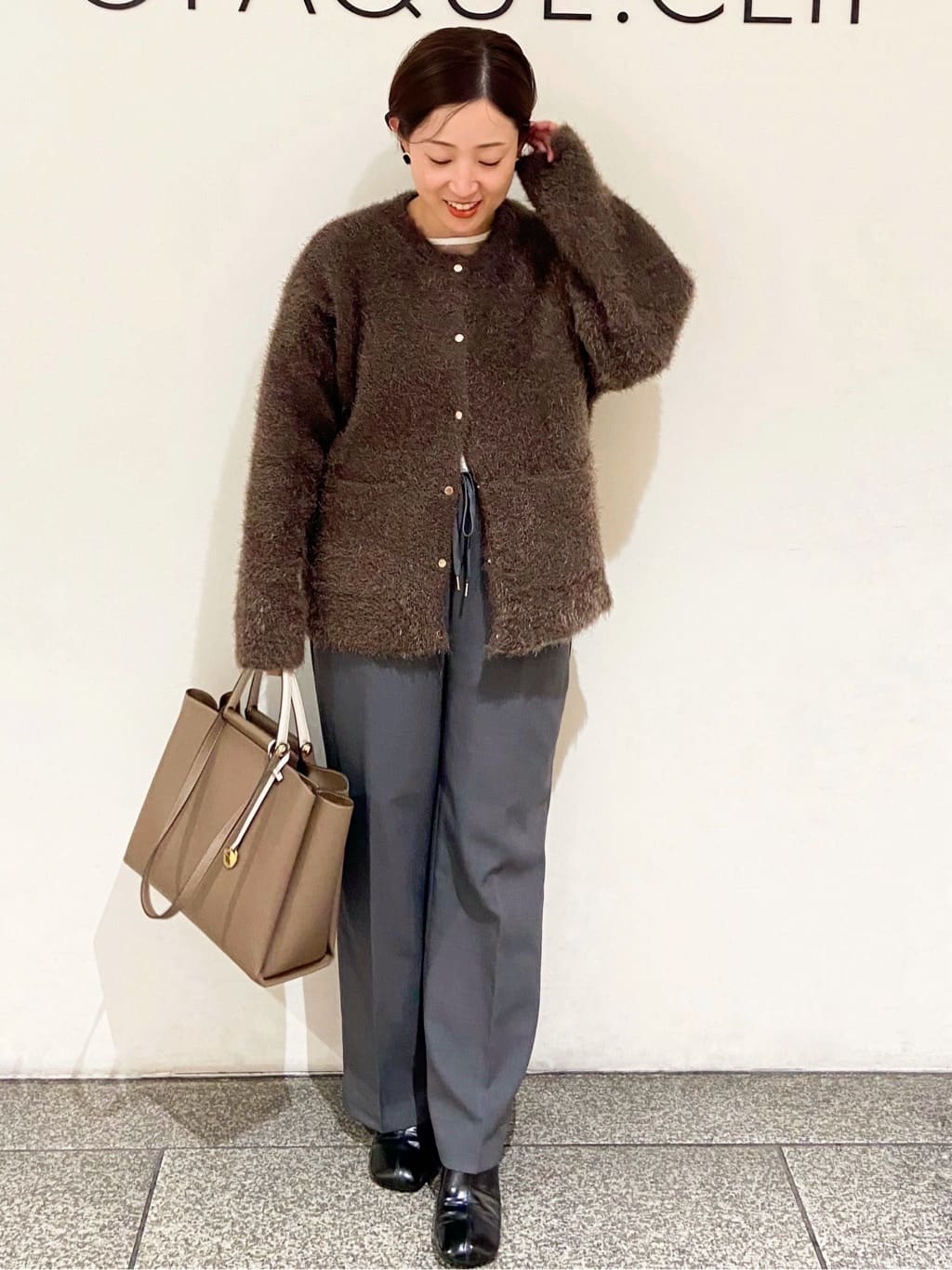 MIHOさんの「OPAQUE.CLIP｜フェザーヤーンマルチカラーニットバッグ」を使ったコーディネート