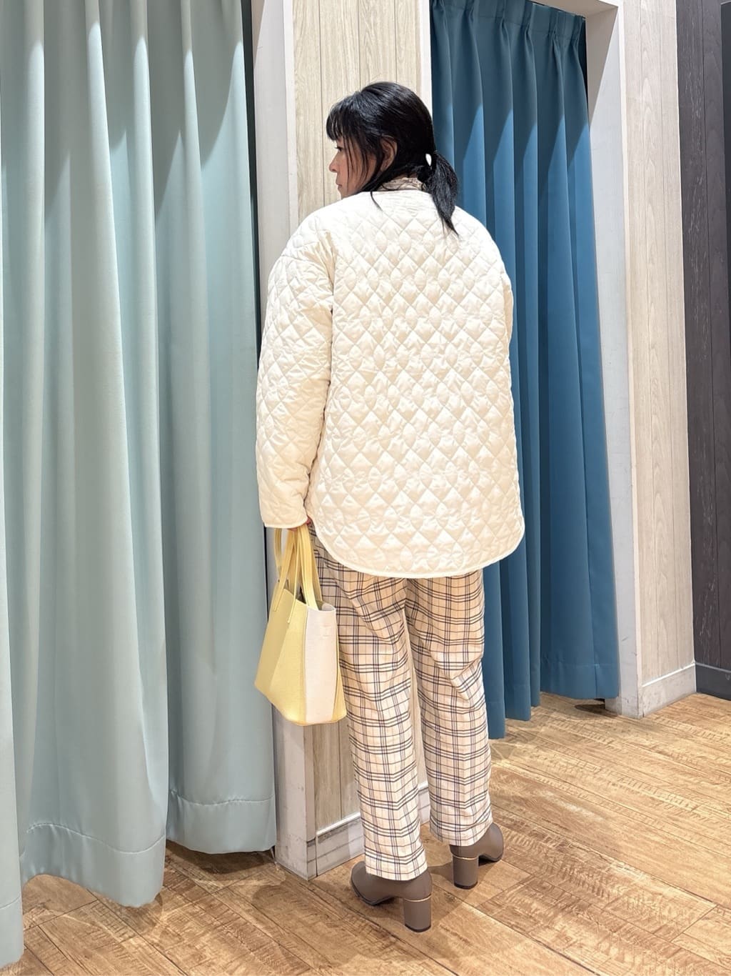 わかさんの「SHOO･LA･RUE｜【洗濯機可/S-LL/撥水】ゴールドパーツで上品に 大人が着たい ノーカラーキルトジャケット」を使ったコーディネート