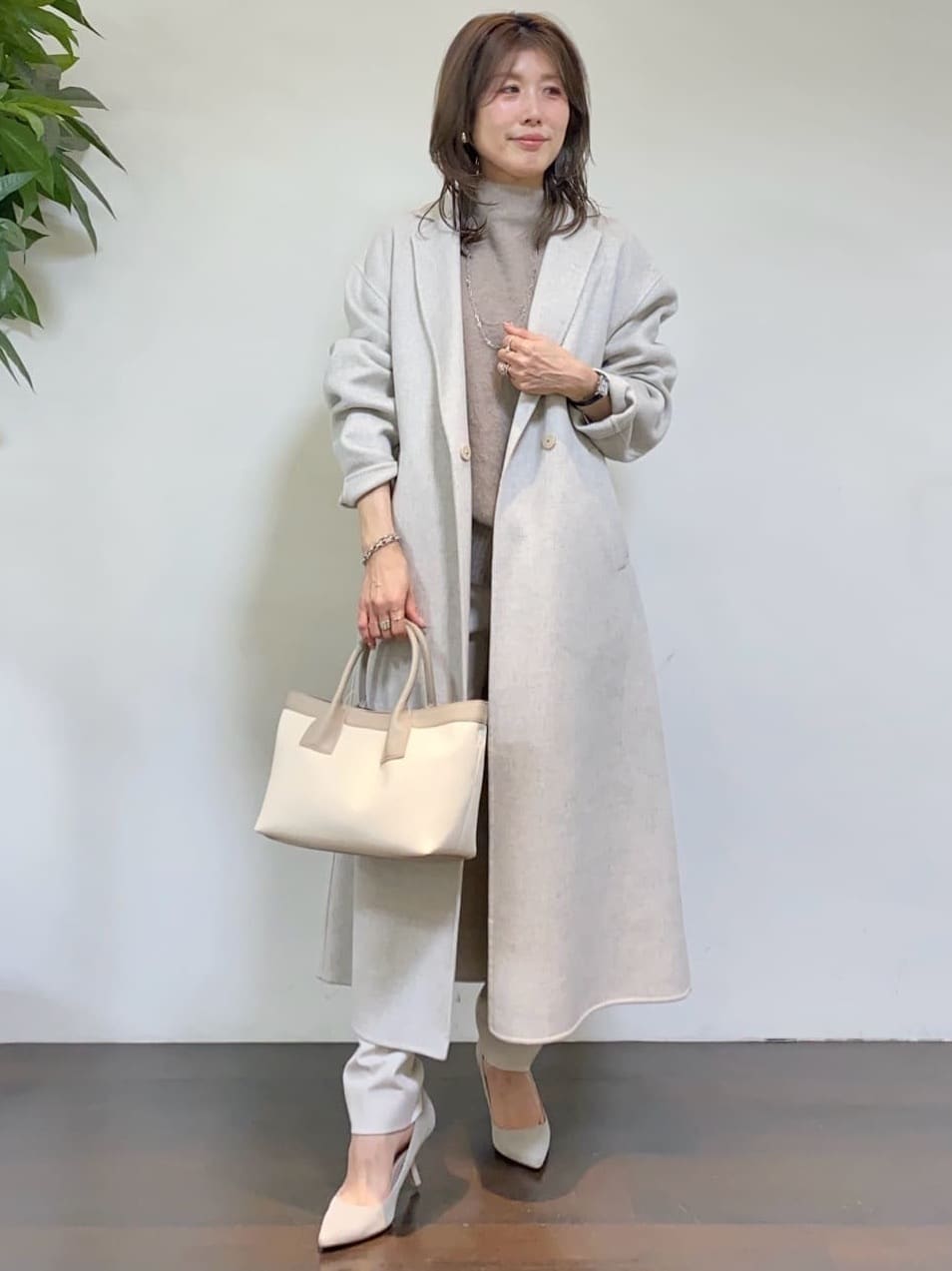 tomoさんの「UNTITLED｜【大人な品格/ふわふわニット】フォックスカシミヤ コクーンニット」を使ったコーディネート