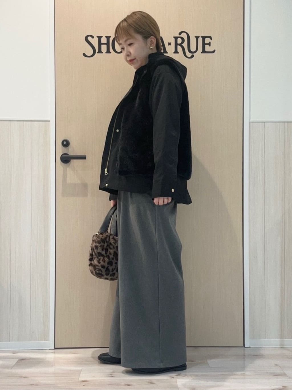 ひらしーさんの「SHOO･LA･RUE｜【着丈選べる/きっと虜になる】あったかもちもち ワイドパンツ」を使ったコーディネート