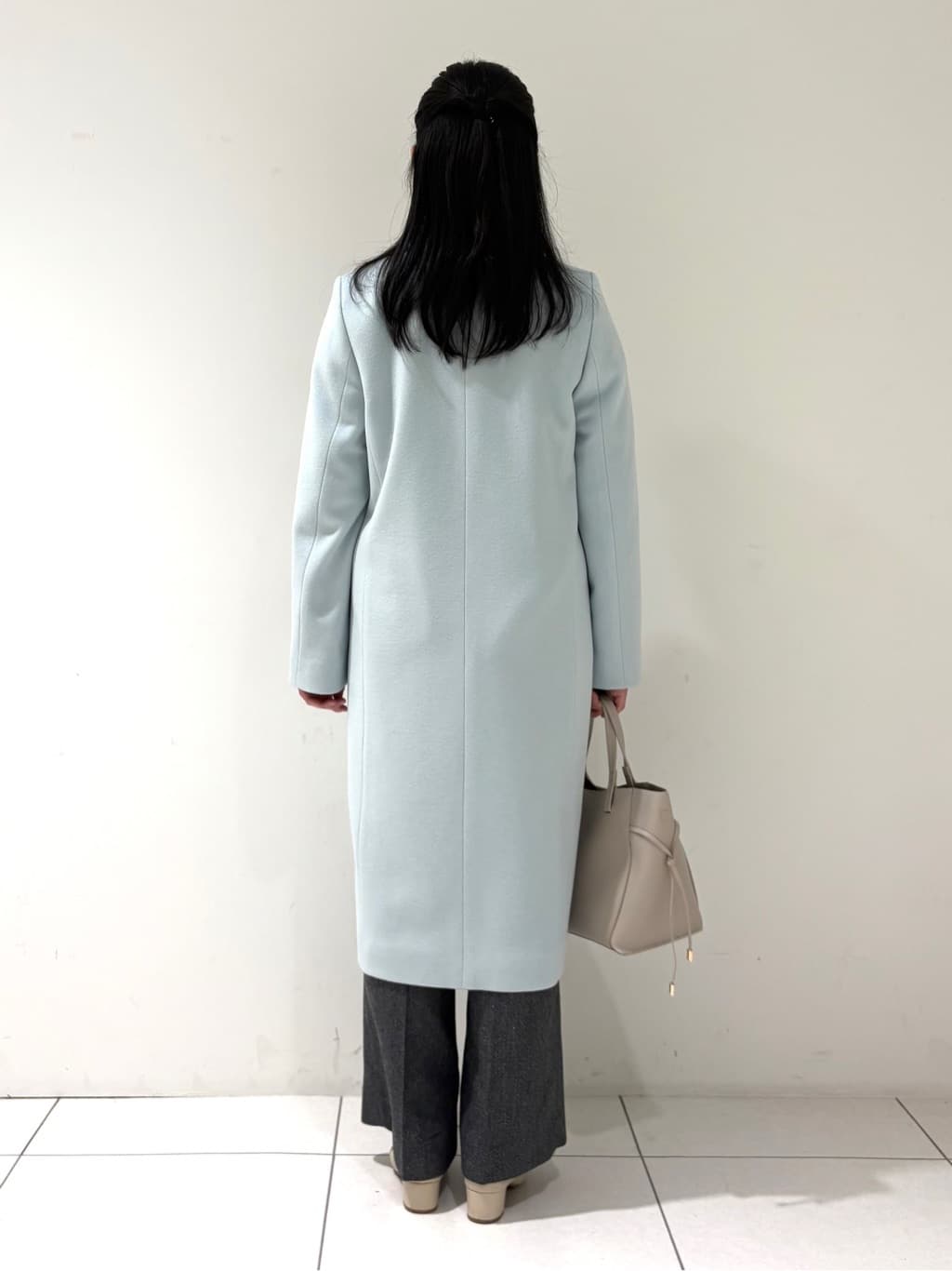 momokoさんの「INDIVI｜【名品コート／日本製】ウール100％チェスターコート」を使ったコーディネート