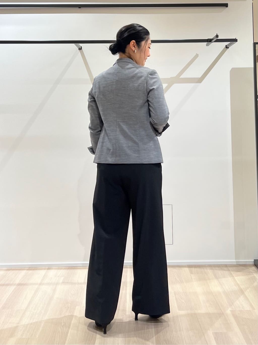 TOMOMIさんの「UNTITLED｜【洗えるスーツ／ストレッチ】ウール混ジャージ テーラードジャケット」を使ったコーディネート