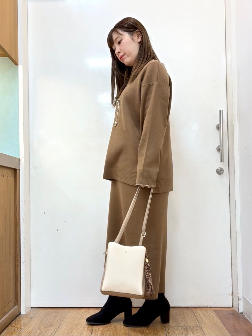 だいわさんの「SHOO･LA･RUE｜【洗濯機可/セットアップ可】さりげないラメ使いで差をつける クルーネックニット」を使ったコーディネート
