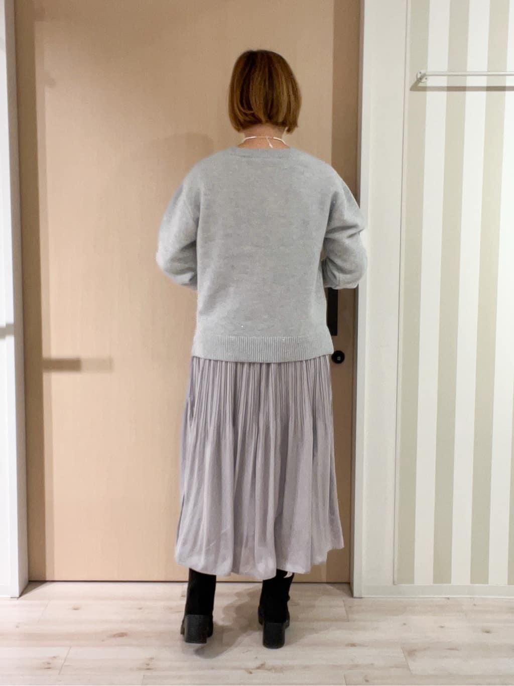 ぷくりんさんの「SHOO･LA･RUE｜【洗濯機可/着丈選べる】オンにもオフにも 軽やかプリーツスカート」を使ったコーディネート