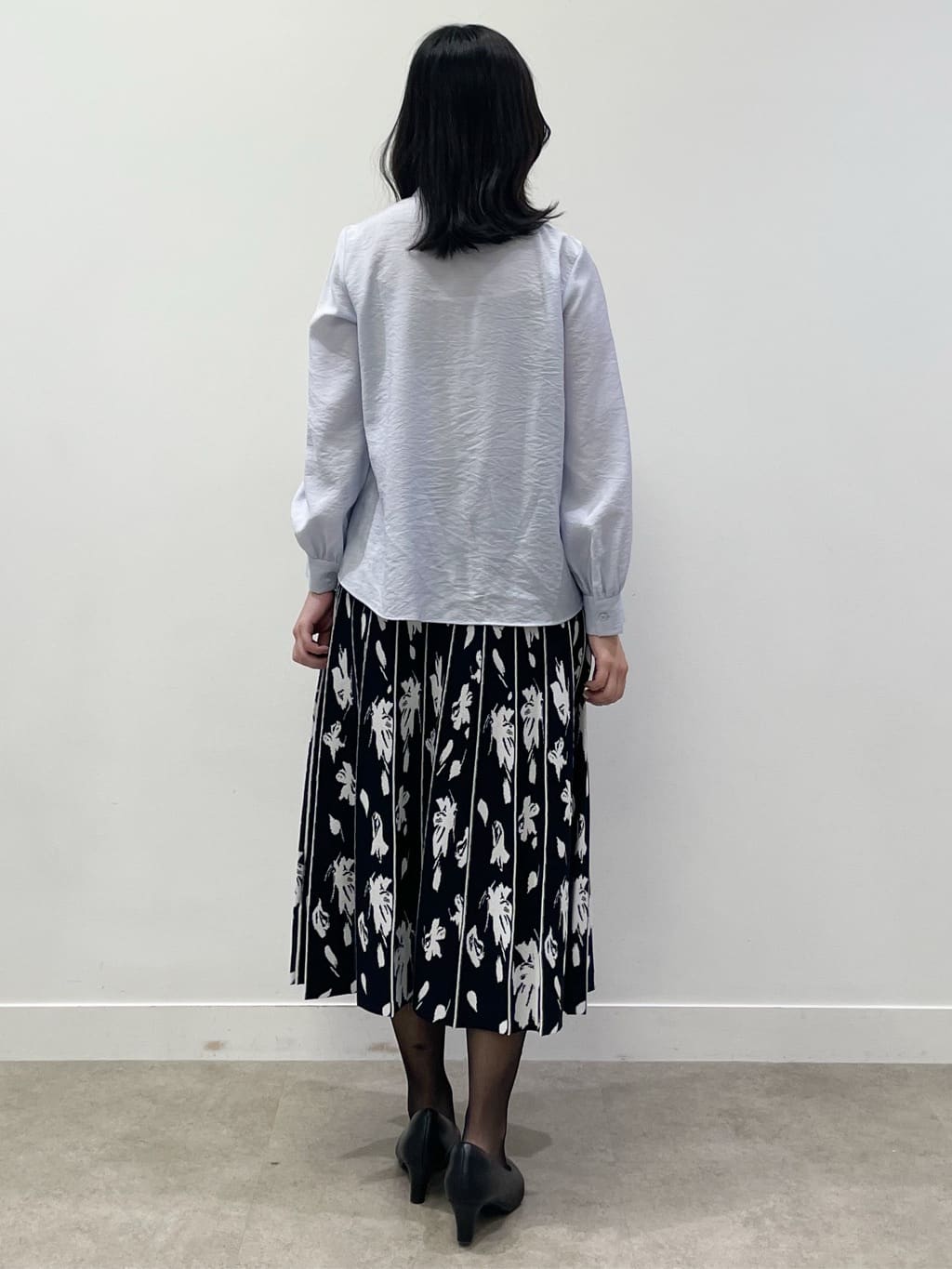 yukariさんの「Reflect｜【通勤／ボウタイ取り外し可】ボウタイ付きバンドカラーブラウス」を使ったコーディネート
