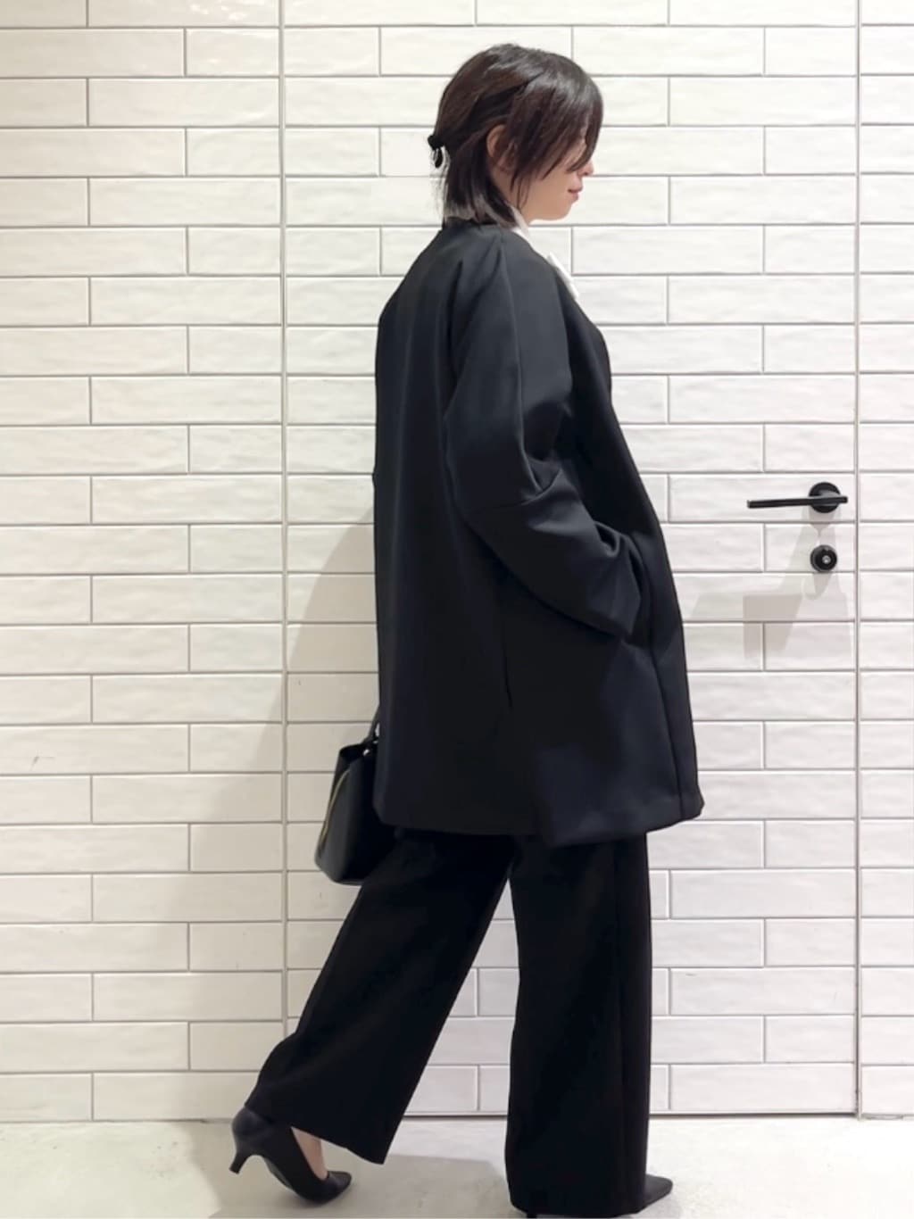 しおりさんの「OPAQUE.CLIP｜フォルムスリーブミドルコート【洗濯機OK】」を使ったコーディネート